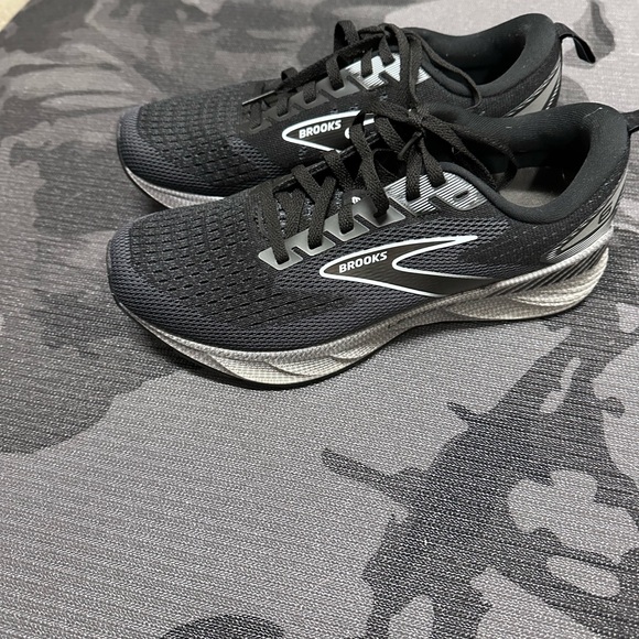 Women Brooks levitate GTS 6 size 7,5 - Picture 3 of 6